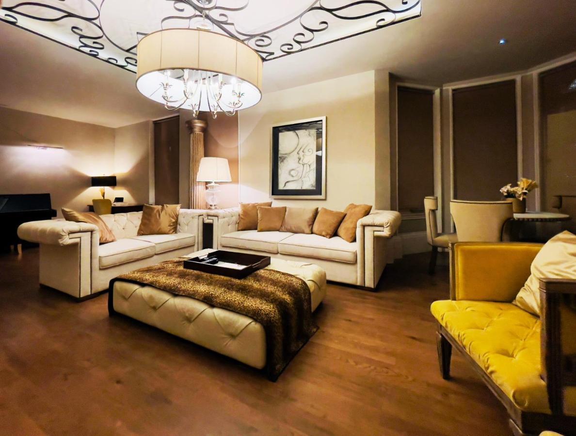 Elizabeth'S Place - London'S Hidden Gem Bagian luar foto